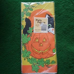 Paper tablecloth & 11 napkins